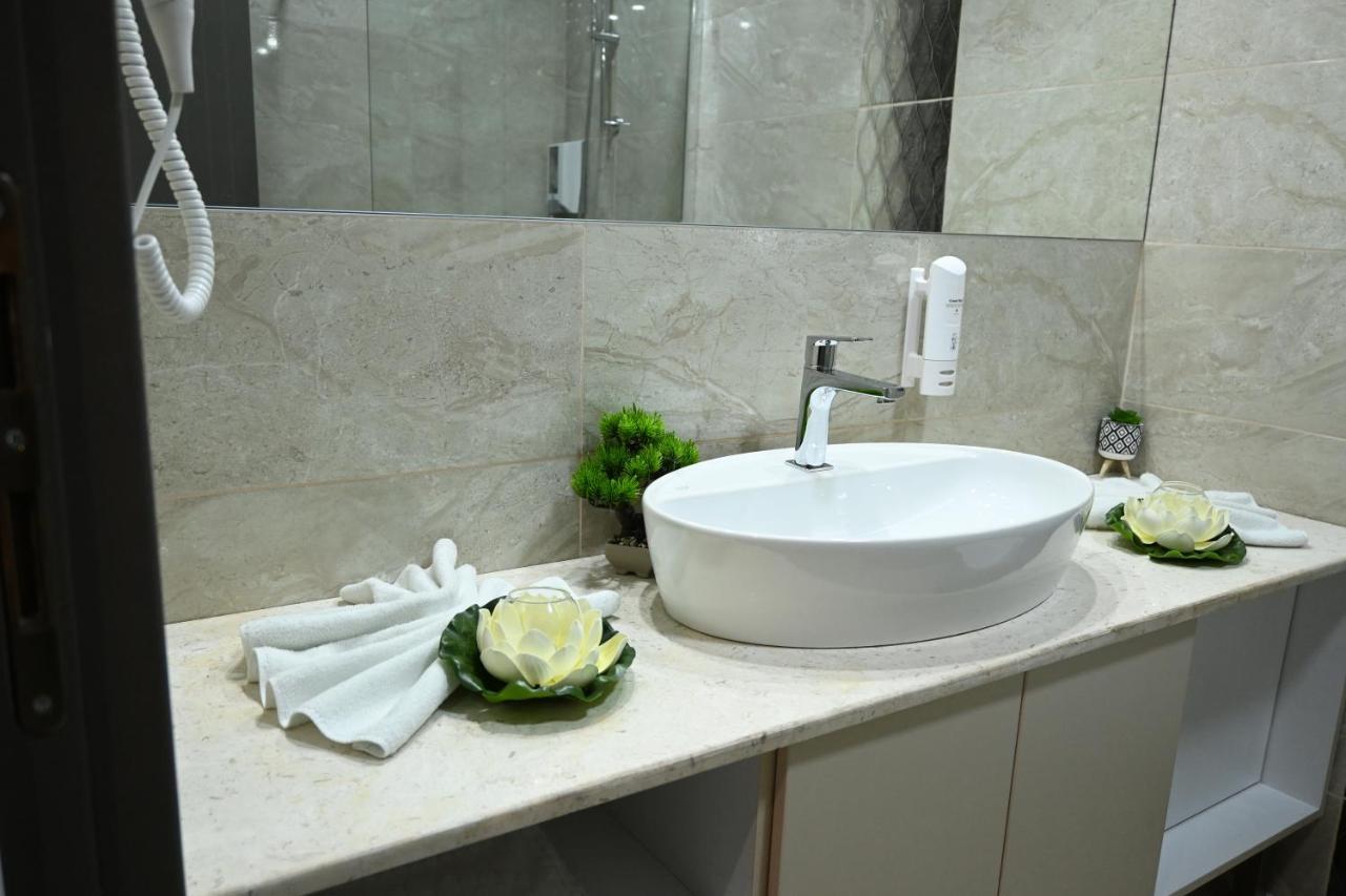 Gold Felicia Hotel บิโตลา ภายนอก รูปภาพ